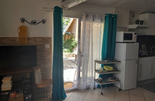 Roquebrune-sur-Argens Apartment | Studio with pool in provençal garden 10 km from beaches