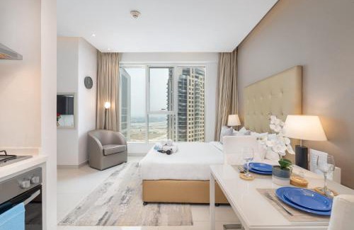 Downtown Dubai Apartment | Studio with a quirky view in Business Bay