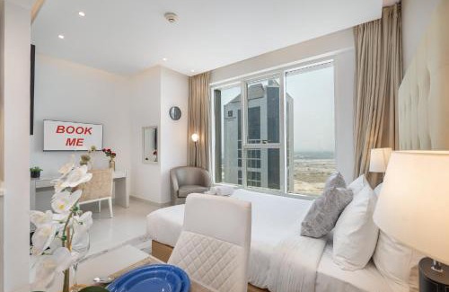 Downtown Dubai Apartment | Studio with a quirky view in Business Bay