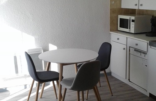 Ax-les-Thermes Apartment | Studio with balcony in Ax les thermes 300m from the cable cars and thermal baths