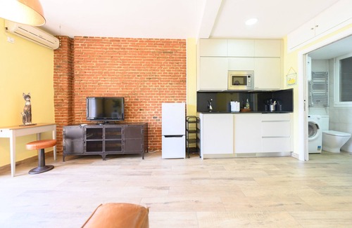 Moncloa - Arguelles Apartment | Studio with balcony - Everything you need for a perfect stay in Madrid