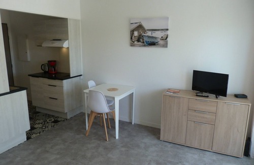 La Rochelle Apartment | Studio with beautiful terrace, real bed, close to the ocean.