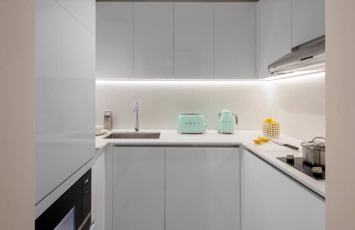 Trade Center Apartment | Studio with Burj Khalifa View Near DIFC Dubai