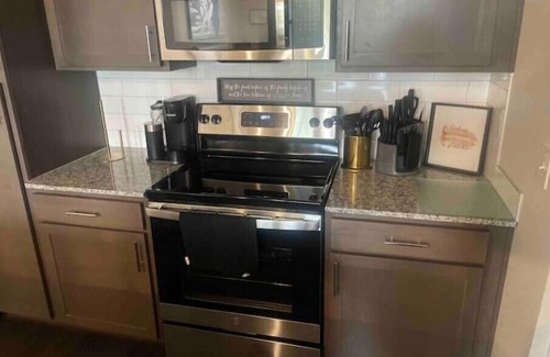 Huntsville Apartment | Studio with Den! Close to MidCity, Providence, The Arsenal, Space Center + more