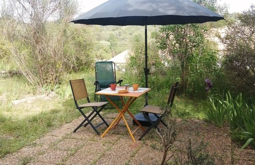 Greoux-les-Bains Apartment | Studio with garden and tranquility