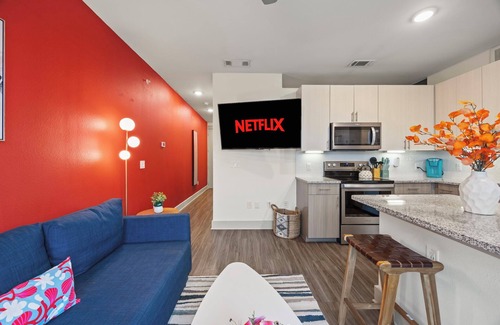 Fort Worth Apartment | Studio with Patio, Pool, Gym, Parking, Queen Bed & More