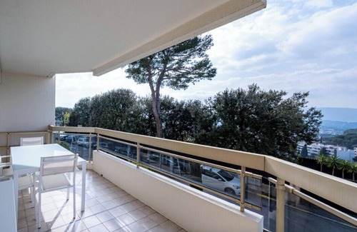 Le Cannet Apartment | Studio with sea and pool view