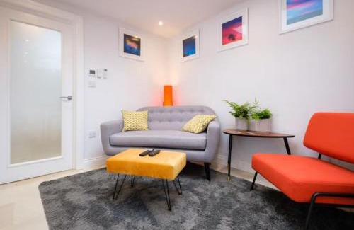 Cirencester Apartment | Studio37 - A cosy stylish central hideaway Pass the Keys