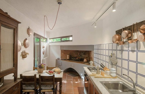 Passignano sul Trasimeno Villa | Stunning private villa with A/C, private pool, WIFI, TV, balcony, panoramic view and parking