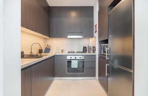 Bur Dubai Apartment | Stunning 1-Bedroom apartment in Downtown near Burj Khalifa and Dubai Mall!