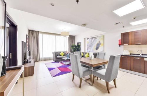 Trade Center Apartment | Stunning 1 Bedroom w/Infinity Pool Near DWTC Dubai