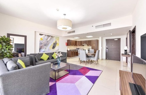 Trade Center Apartment | Stunning 1 Bedroom w/Infinity Pool Near DWTC Dubai