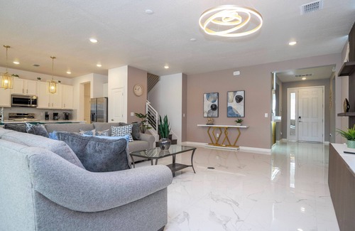 Kissimmee House | Stunning 15 suites close to Disney