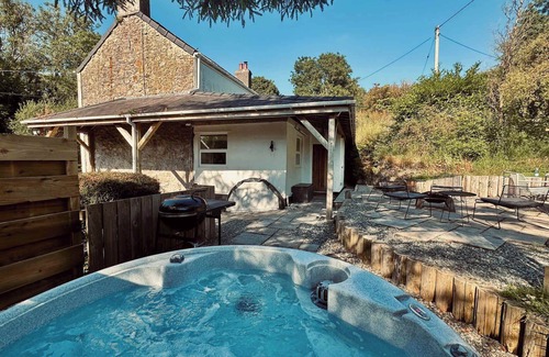 Llangefni House | Stunning 17th Century Cottage in Anglesey
