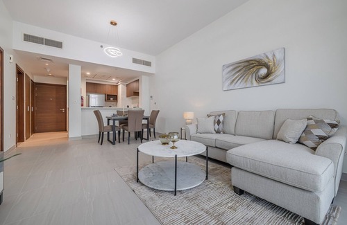 Bur Dubai Apartment | Stunning 1BDR Apartment with view of The Frame of Dubai