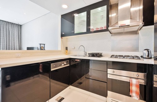 Downtown Dubai Apartment | Stunning 1BR Apartment w/Pool & Gym