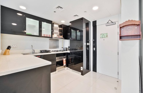 Downtown Dubai Apartment | Stunning 1BR Apartment w/Pool & Gym