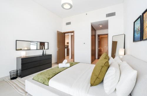 Al Wasl Apartment | Stunning 1BR Canal Front Residence near Downtown