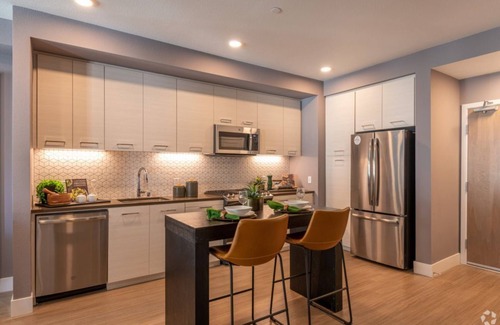 Sunnyvale Condo | Stunning 1BR Condo Savoy Sunnyvale