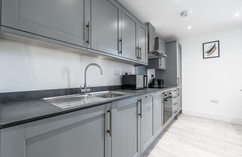 Camberley Apartment | Stunning 2-Bed Apartment in Camberley