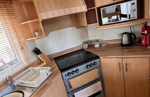 Chapel Saint Leonards Cabin | Stunning 2-Bed caravan in Skegness