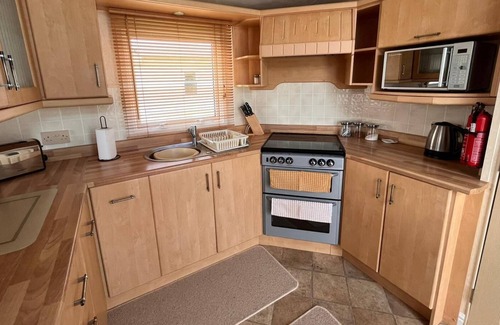 Chapel Saint Leonards Cabin | Stunning 2-Bed caravan in Skegness