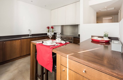 Palacio Apartment | Stunning 2 Bed near Royal Palace!