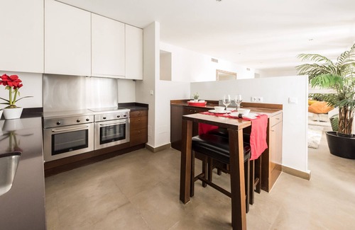 Palacio Apartment | Stunning 2 Bed near Royal Palace!