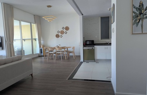 Jumeirah Lake Towers Apartment | Stunning 2 Bed Room Apartment with Full Marina View. Great Location Near Metro
