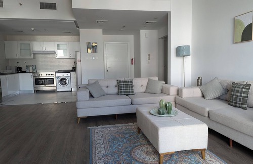 Jumeirah Lake Towers Apartment | Stunning 2 Bed Room Apartment with Full Marina View. Great Location Near Metro