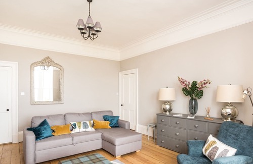 North Berwick Apartment | Stunning 2 bedroom property with outstanding sea views, beautiful private garden and parking.