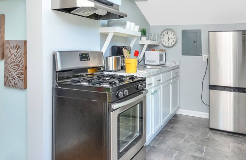 Ocean City Cottage | Stunning 2 Bedroom Cottage Close to the Ocean City Boardwalk!