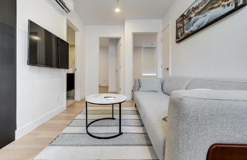 Shaughnessy Village Apartment | Stunning 2 Bedroom Downtown Montreal