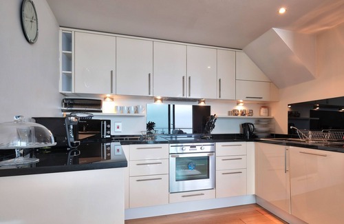 Westleigh Apartment | Stunning 2 bedroom apartment on the sea front