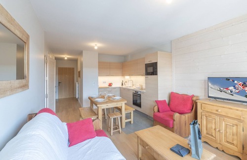 Viel-Alpe Apartment | Stunning 2-Room Apartment in Prime Alpe d'Huez Location, Near Ski Slopes and Amenities