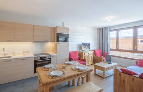 Viel-Alpe Apartment | Stunning 2-Room Apartment in Prime Alpe d'Huez Location, Near Ski Slopes and Amenities