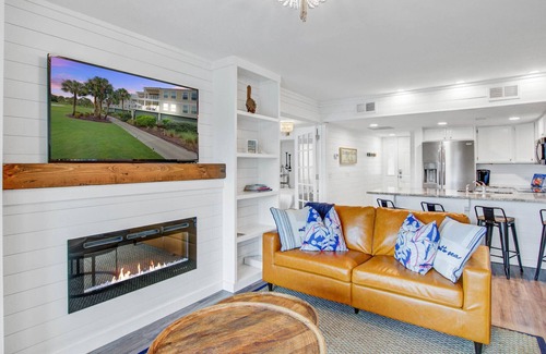 Seabrook Island Villa | Stunning 2BR/2BA Atrium Villas condo with golf course views and private patio!