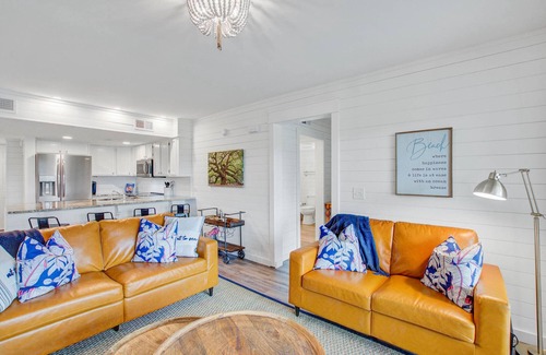 Seabrook Island Villa | Stunning 2BR/2BA Atrium Villas condo with golf course views and private patio!