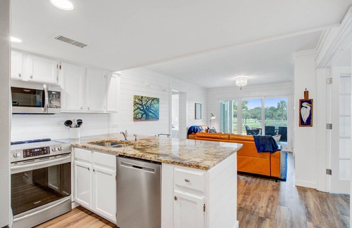 Seabrook Island Villa | Stunning 2BR/2BA Atrium Villas condo with golf course views and private patio!