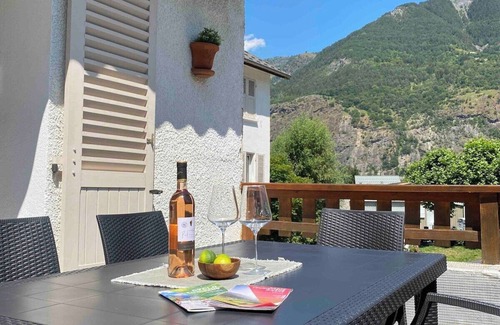 Le Bourg-d'Oisans Apartment | STUNNING 3 BED CYCLE/SKI APARTMENT - SLEEPS 6