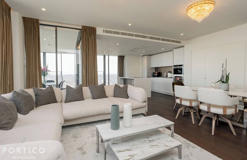 Vauxhall Apartment | Stunning 3-bed apartment located in Damac Tower, designed by Versace Home