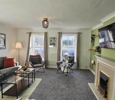 Wakefield House | Stunning 3 bed house, Company workers WLC, Netflix