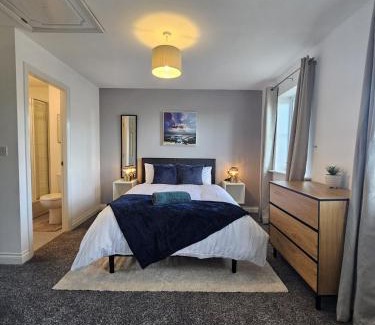 Wakefield House | Stunning 3 bed house, Company workers WLC, Netflix