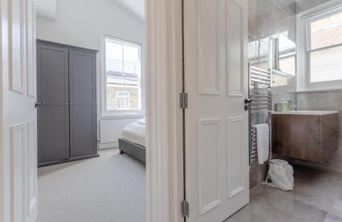 Sands End House | Stunning 3 Bedroom 2 Bath in Fantastic Location