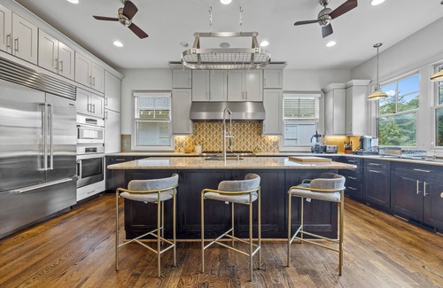 Midtown House | Stunning 3 bedroom 4500 sf family and pet friendly house near Piedmont Park