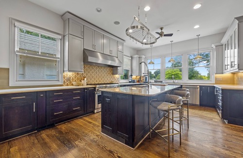 Midtown House | Stunning 3 bedroom 4500 sf family and pet friendly house near Piedmont Park