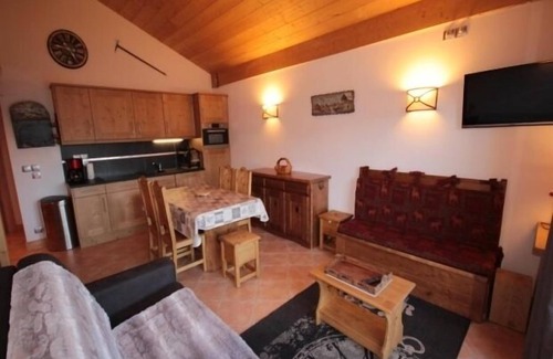 Bisanne 1500 Apartment | Stunning 3-Room Apartment for 6 with Pool Access in Bisanne 1500