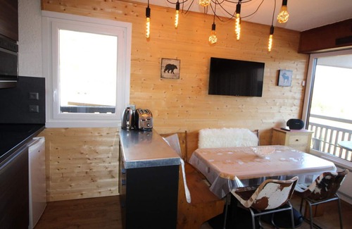 Auris Apartment | Stunning 3-room cabin apt for 6 at the foot of the slopes