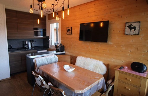 Auris Apartment | Stunning 3-room cabin apt for 6 at the foot of the slopes