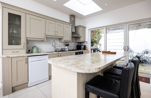 Dublin House | Stunning 3BD house in Drumcondra-6min from station